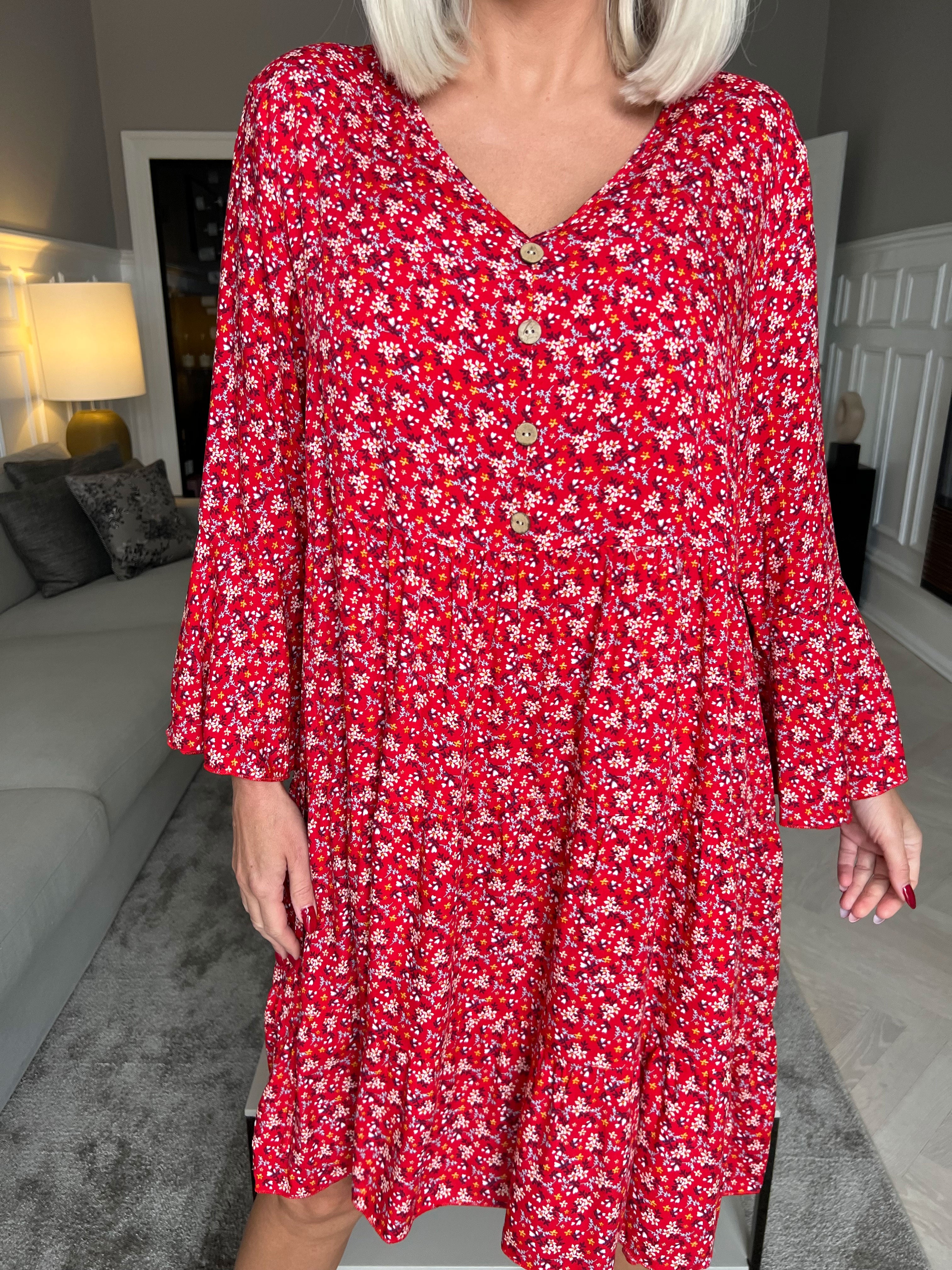 Karla - Smuk blomsterkjole i bomuld med knapper